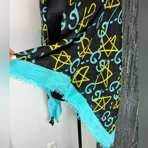 SOLD💀GUCCI Ghost Print Modal Silk Black Shawl Scarf - Picture 6 of 11
